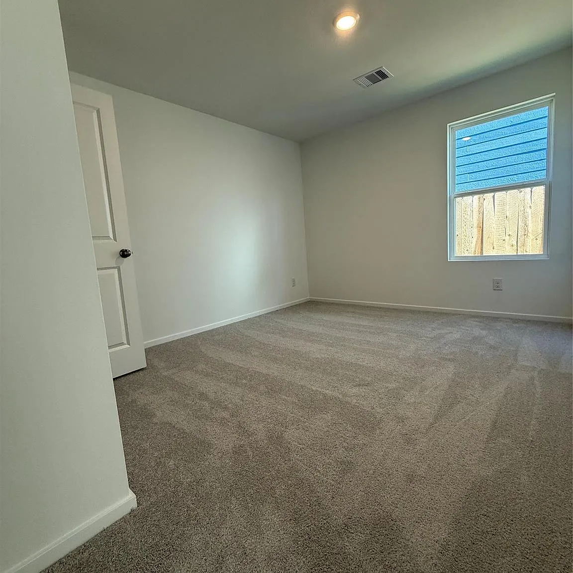 4 bed, 2.5 bath, 2039 sqft, $2,150 — Photo 3
