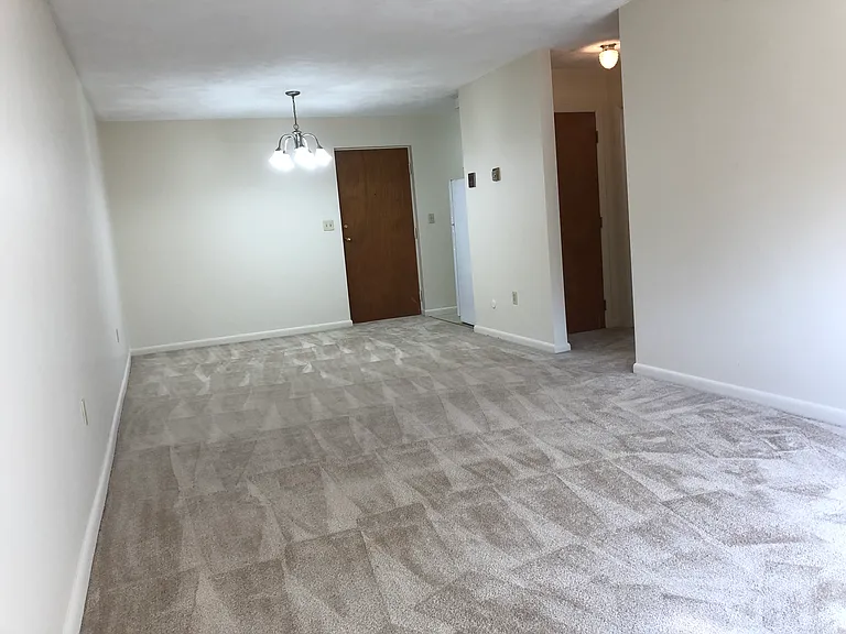 Lexington St Apartments — Photo 28
