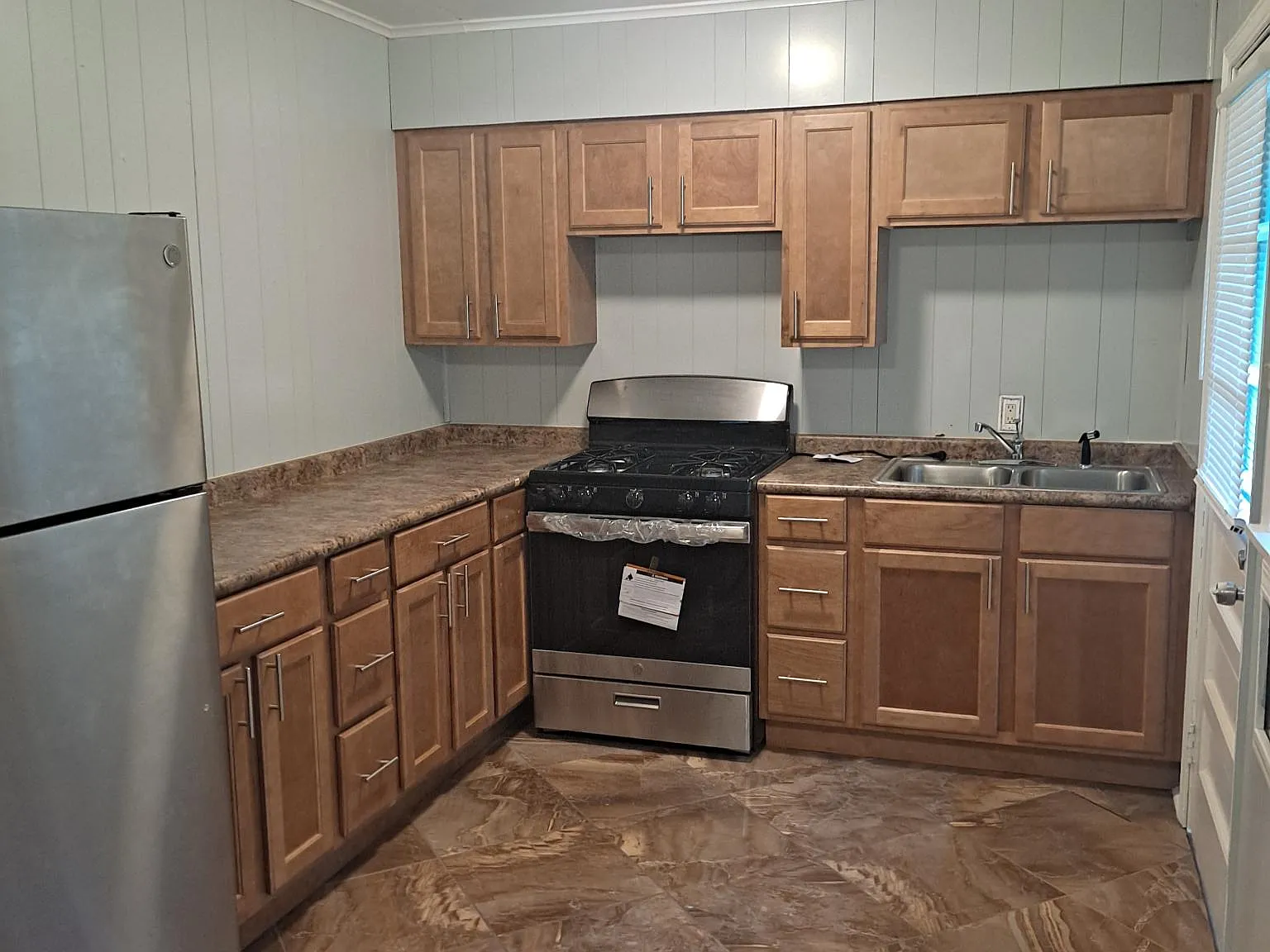 3 bed, 888 sqft, $1,150 — Photo 2
