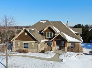 856 Pine Meadow Ct, Oconomowoc, WI 53066