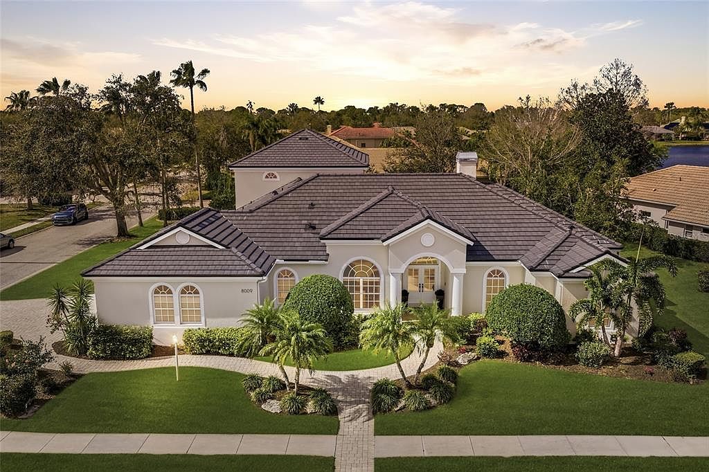 8009 Royal Birkdale Cir