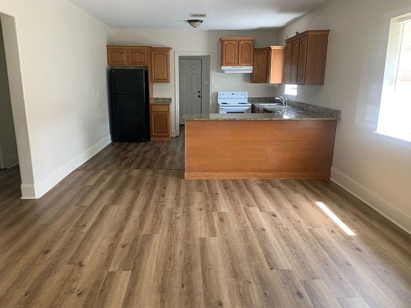 3rd image of 1009 S Division St