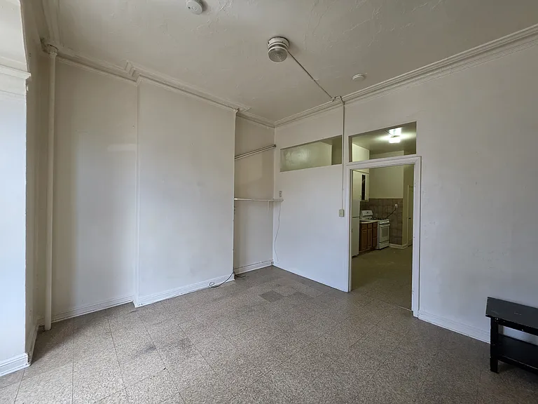 466 Wayne St #5 — Photo 3