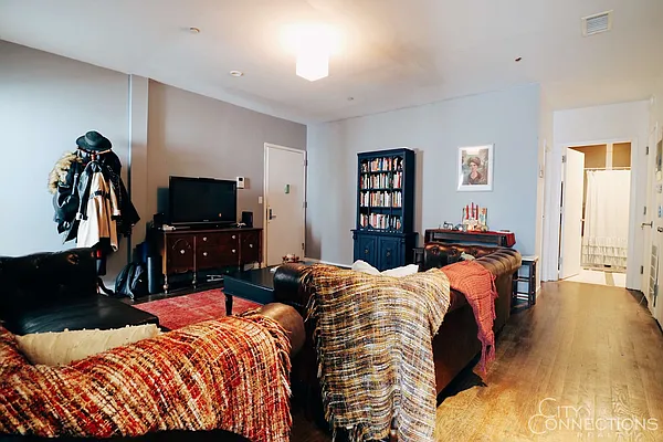 Rented by City Connections Realty | media 15