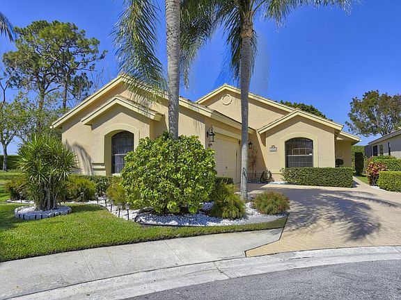 2nd image of 10520 Lexington Cir S