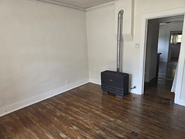 525 Agua Fria St #B — Photo 9