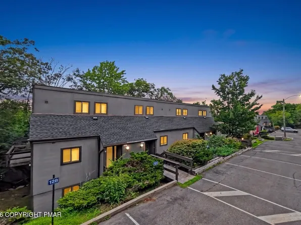 129 Cross Country Ln, Tannersville, PA 18372