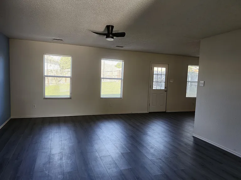 5100 Waterford Dr — Photo 5