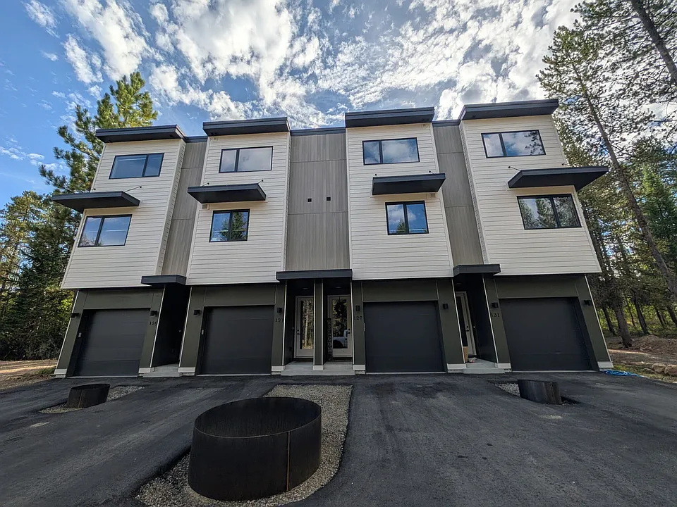 110 Viking Ln