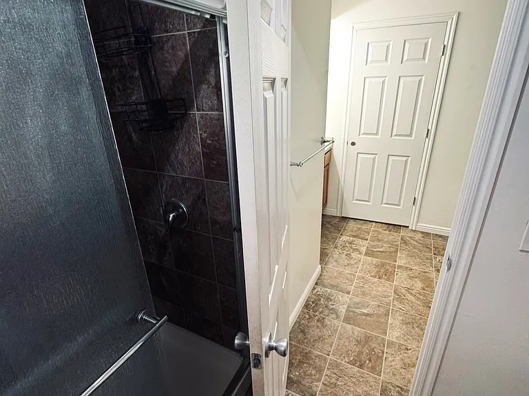 684 N 1060 E — Photo 5