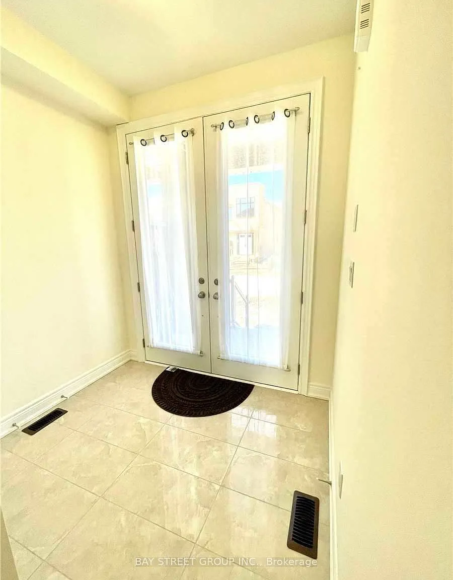 3 bed, $3,550 — Photo 2