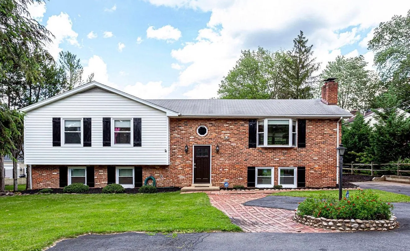 1144 Sterling Rd — Photo 3
