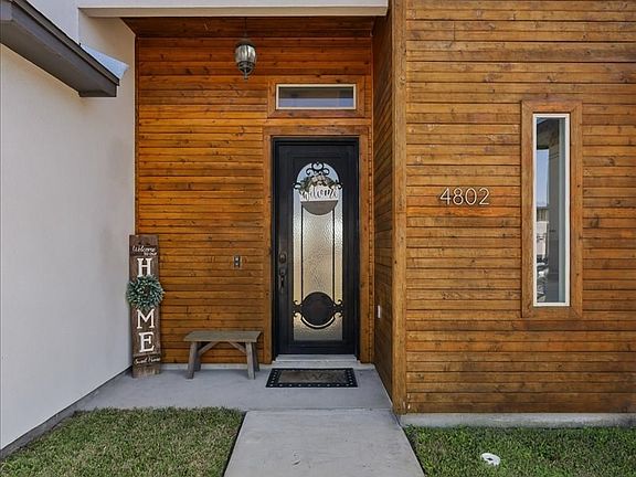 2nd image of 4802 Del Paseo St