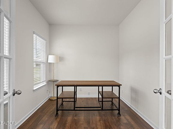 5th image of 121 Ashe Ave