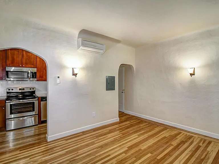 2124 P St #4 — Photo 9
