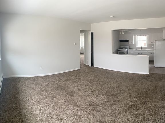 Living room (looking toward kitchen)