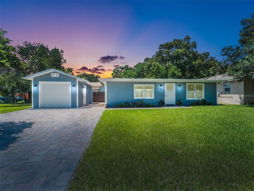 320 S Rhodes St Mount Dora Fl 32757 Mls O5967356 Zillow