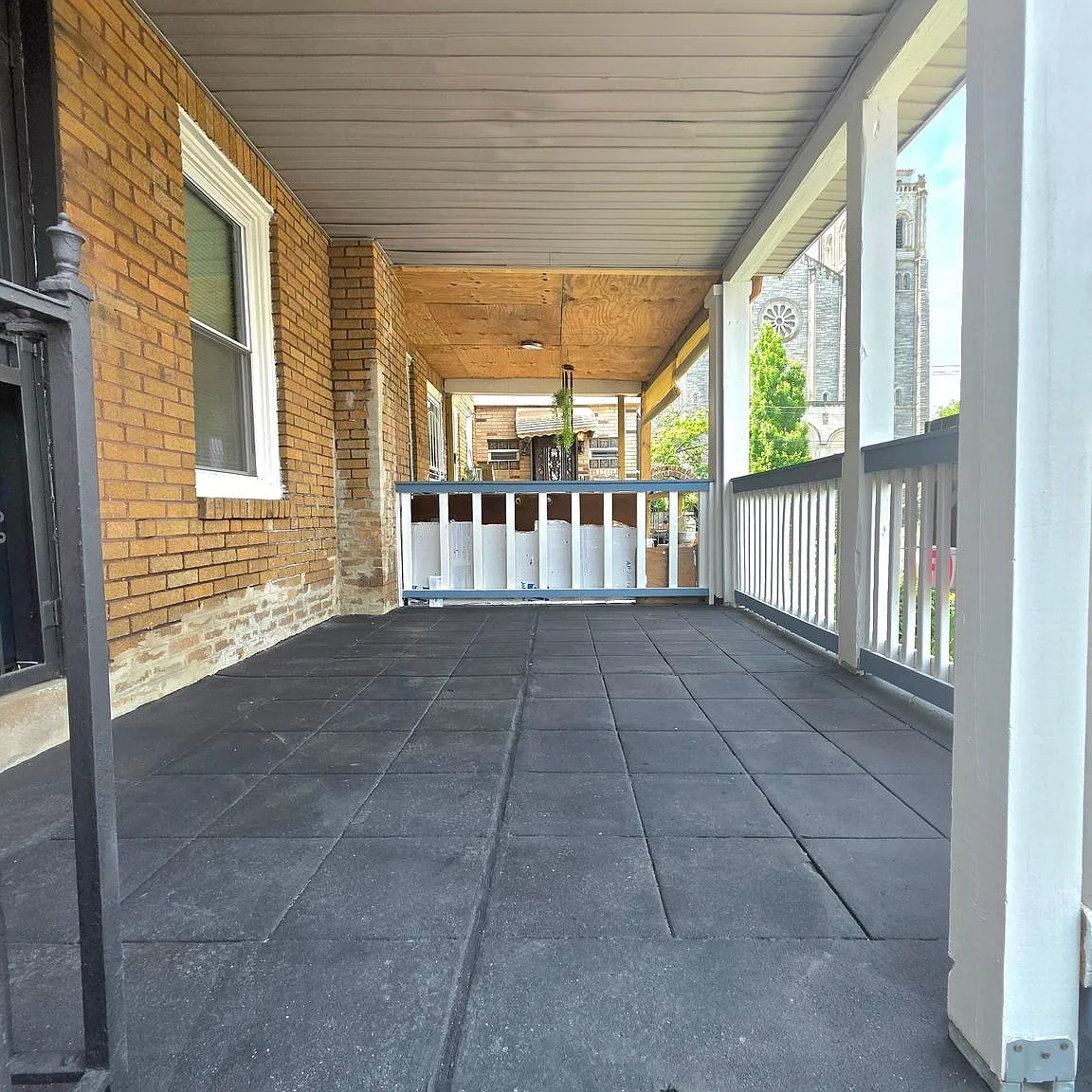 3 bed, 1080 sqft, $2,000 — Photo 2