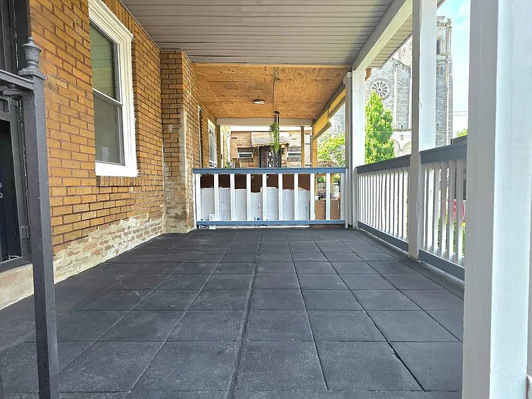 1108 E Stafford St — Photo 2