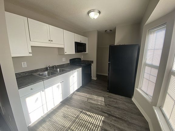 3rd image of 413 Shelby St #0