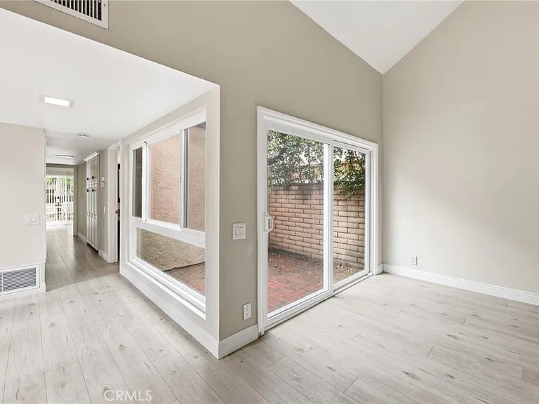 62 Willow Tree Ln — Photo 12