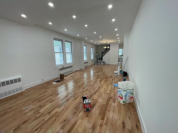4th image of 1551 E 54th St #1