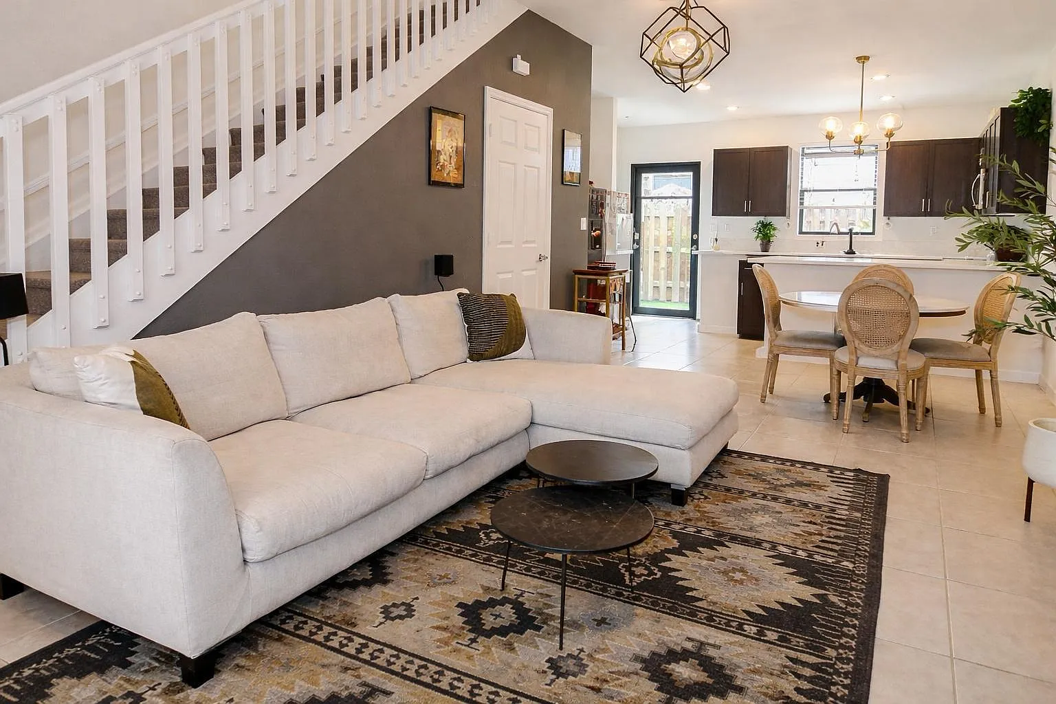 3 bed, 2.5 bath, 1328 sqft, $3,800 — Photo 2