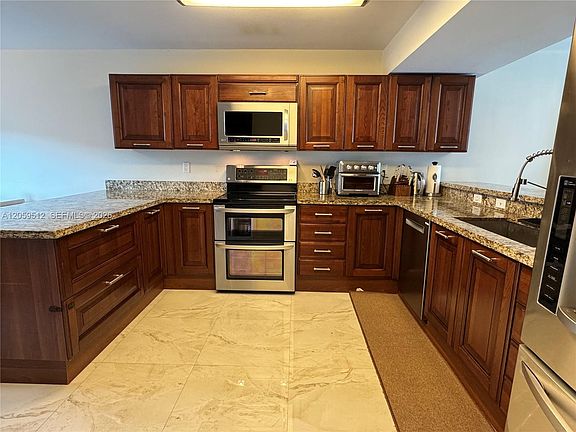 5th image of 921 NE 26th Ave #921