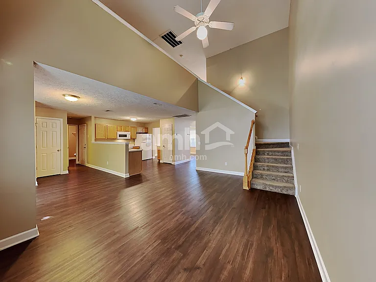 8028 Meadowview Ln — Photo 9