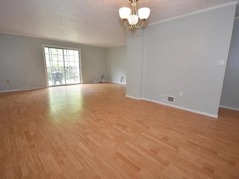236 London Towne Dr — Photo 6