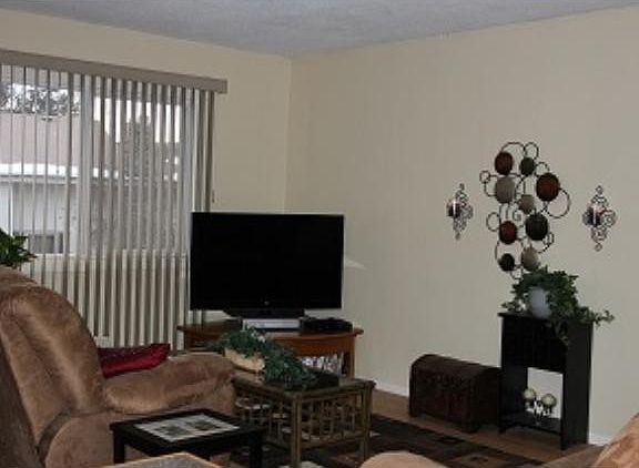 4th image of 7274 Kirkwood Ln N