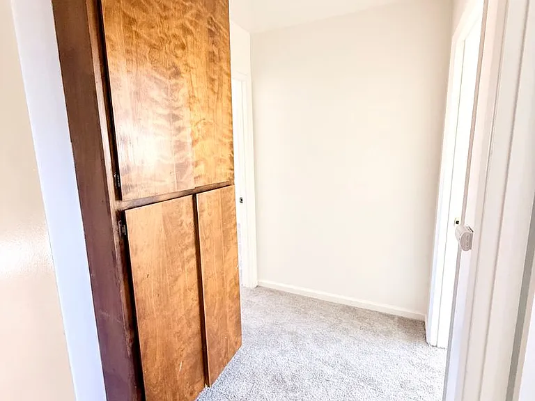 728 N D St — Photo 8