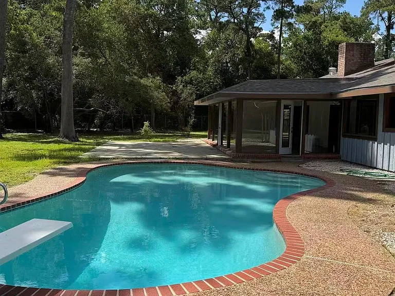9805 Shadow Wood Dr — Photo 1
