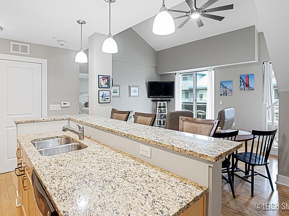 4th image of 529 Miller Dr Unit 301