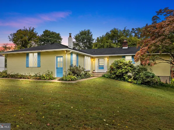 324 Trenton Rd, Hulmeville, PA 19047