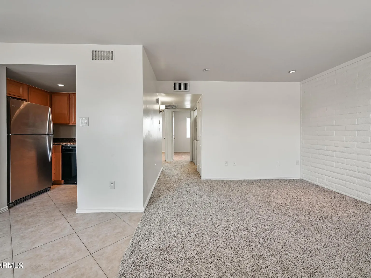 2 bed, 1.5 bath, 707 sqft, $1,099 — Photo 2