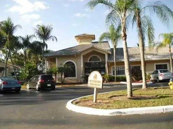 (undisclosed Address), Hollywood, FL 33025