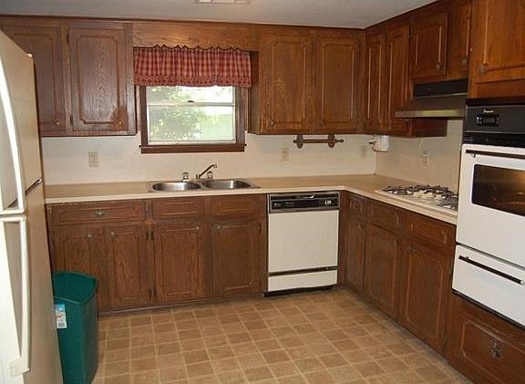 2nd image of 213 Cherry Dr