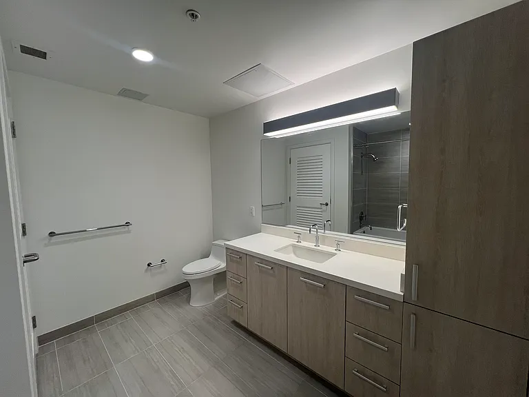 188 W Saint James St #10607 — Photo 9