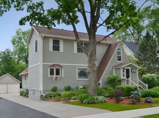 219 Raymond Ave, Barrington, IL 60010