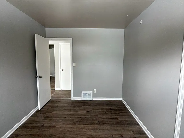 16813 Lipton Ave — Photo 5