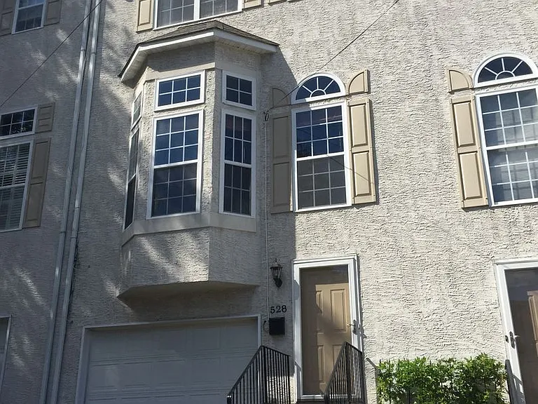 528 Ford St — Photo 1