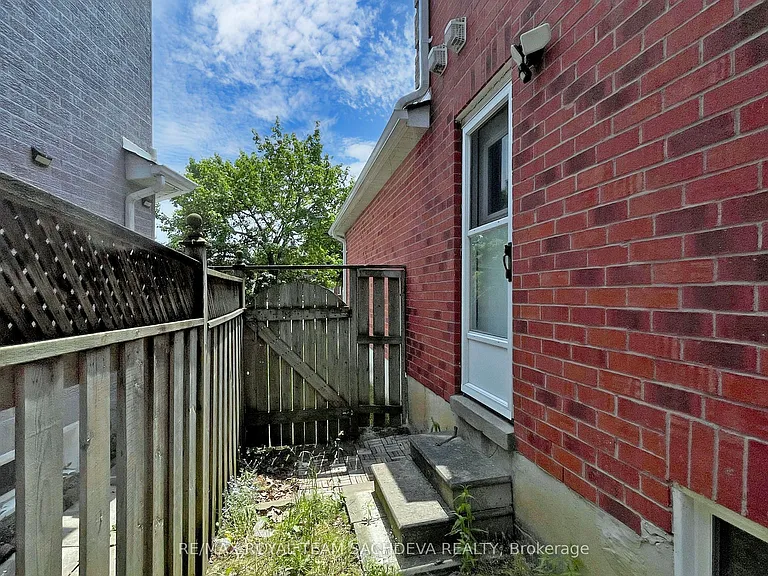 1614 Melman St — Photo 46