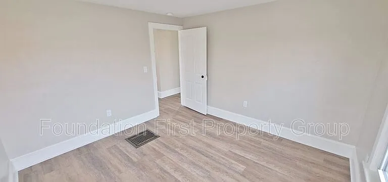 20 W Jackson St — Photo 25