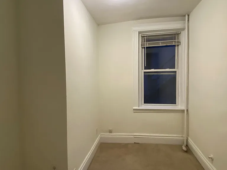 4 Camelot Ct #14 — Photo 3