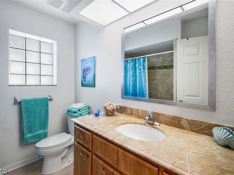 2556 SW 28th Pl — Photo 19
