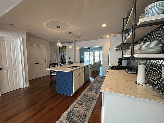 5th image of 152 Gordon St