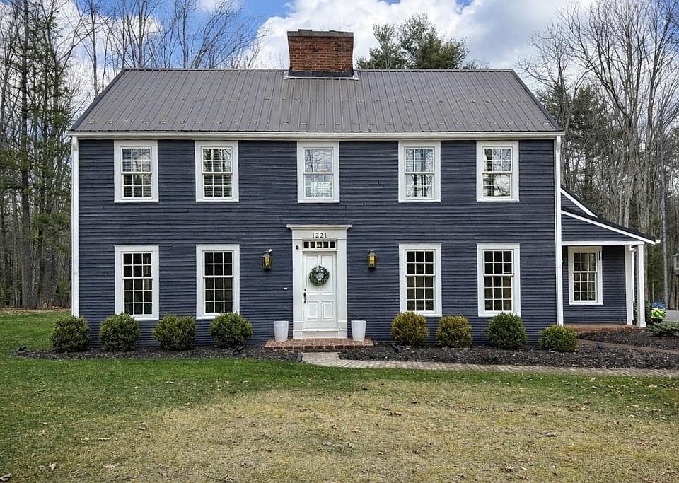 1st image of 1221 Lake Dr