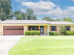 4 Bradford Dr, Little Rock, AR 72227