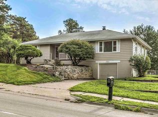 1601 N 90th St, Omaha, NE 68114